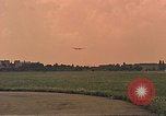 Standbild C-47 Skytrain Berlin Deutschland, 1959, aus Sekunde 45 historischem Filmmaterial Videoclip 65675031750