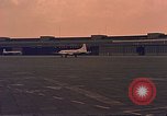 Standbild C-47 Skytrain Berlin Deutschland, 1959, aus Sekunde 52 historischem Filmmaterial Videoclip 65675031750