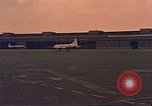 Standbild C-47 Skytrain Berlin Deutschland, 1959, aus Sekunde 53 historischem Filmmaterial Videoclip 65675031750