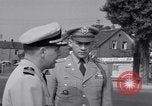 Standbild Charles eine Halleck Wiesbaden Deutschland, 1955, aus Sekunde 27 historischem Filmmaterial Videoclip 65675031763