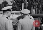 Standbild Charles eine Halleck Wiesbaden Deutschland, 1955, aus Sekunde 32 historischem Filmmaterial Videoclip 65675031763