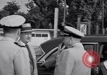 Standbild Charles eine Halleck Wiesbaden Deutschland, 1955, aus Sekunde 33 historischem Filmmaterial Videoclip 65675031763
