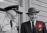 Standbild Charles R Deane Wiesbaden Deutschland, 1955, aus Sekunde 26 historischem Filmmaterial Videoclip 65675031767
