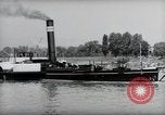 Image le trafic sur le Rhin Wiesbaden Allemagne, 1954, de la seconde 37 séquences d'archives historiques vidéo 65675031783