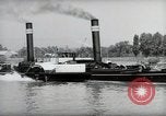 Image le trafic sur le Rhin Wiesbaden Allemagne, 1954, de la seconde 40 séquences d'archives historiques vidéo 65675031783