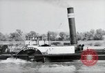 Image le trafic sur le Rhin Wiesbaden Allemagne, 1954, de la seconde 61 séquences d'archives historiques vidéo 65675031783