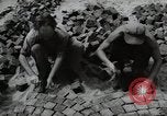 Image les travailleurs allemands Wiesbaden Allemagne, 1954, de la seconde 27 séquences d'archives historiques vidéo 65675031788