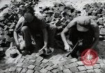 Image les travailleurs allemands Wiesbaden Allemagne, 1954, de la seconde 29 séquences d'archives historiques vidéo 65675031788