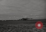 Standbild B-47 Stratojet Oxfordshire England, 1953, aus Sekunde 4 historischem Filmmaterial Videoclip 65675031850
