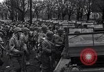 Standbild Amerikanische Soldaten in full Battle Gear United States USA, 1943, aus Sekunde 18 historischem Filmmaterial Videoclip 65675031860