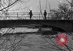 Standbild Wachsoldaten auf einer Brücke United States USA, 1943, aus Sekunde 37 historischem Filmmaterial Videoclip 65675031862