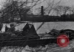 Standbild Wachsoldaten auf einer Brücke United States USA, 1943, aus Sekunde 44 historischem Filmmaterial Videoclip 65675031862