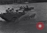 Immagine di Jeep anfibio United States USA, 1943, secondo 43 filmato di repertorio 65675031863