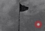 Image Drapeau américain dans le vent très rigide Dearborn Michigan USA, 1941, de la seconde 4 séquences d'archives historiques vidéo 65675031865