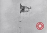 Image Drapeau américain dans le vent très rigide Dearborn Michigan USA, 1941, de la seconde 5 séquences d'archives historiques vidéo 65675031865