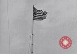Image Drapeau américain dans le vent très rigide Dearborn Michigan USA, 1941, de la seconde 14 séquences d'archives historiques vidéo 65675031865