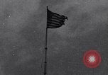Image Drapeau américain dans le vent très rigide Dearborn Michigan USA, 1941, de la seconde 15 séquences d'archives historiques vidéo 65675031865