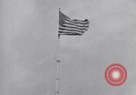 Image Drapeau américain dans le vent très rigide Dearborn Michigan USA, 1941, de la seconde 16 séquences d'archives historiques vidéo 65675031865