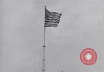 Image Drapeau américain dans le vent très rigide Dearborn Michigan USA, 1941, de la seconde 19 séquences d'archives historiques vidéo 65675031865
