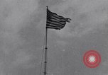 Image Drapeau américain dans le vent très rigide Dearborn Michigan USA, 1941, de la seconde 20 séquences d'archives historiques vidéo 65675031865
