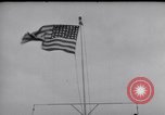 Image Drapeau américain dans le vent très rigide Dearborn Michigan USA, 1941, de la seconde 28 séquences d'archives historiques vidéo 65675031865