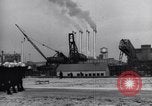 Image Drapeau américain dans le vent très rigide Dearborn Michigan USA, 1941, de la seconde 39 séquences d'archives historiques vidéo 65675031865