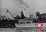 Image Drapeau américain dans le vent très rigide Dearborn Michigan USA, 1941, de la seconde 40 séquences d'archives historiques vidéo 65675031865