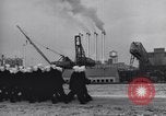 Image Drapeau américain dans le vent très rigide Dearborn Michigan USA, 1941, de la seconde 41 séquences d'archives historiques vidéo 65675031865