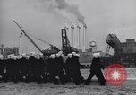 Image Drapeau américain dans le vent très rigide Dearborn Michigan USA, 1941, de la seconde 42 séquences d'archives historiques vidéo 65675031865