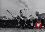 Image Drapeau américain dans le vent très rigide Dearborn Michigan USA, 1941, de la seconde 43 séquences d'archives historiques vidéo 65675031865