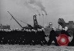 Image Drapeau américain dans le vent très rigide Dearborn Michigan USA, 1941, de la seconde 44 séquences d'archives historiques vidéo 65675031865