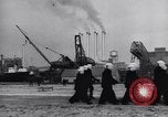 Image Drapeau américain dans le vent très rigide Dearborn Michigan USA, 1941, de la seconde 47 séquences d'archives historiques vidéo 65675031865