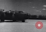 Standbild United States B-24 Liberator bomber Dearborn Michigan, 1941, aus Sekunde 1 historischem Filmmaterial Videoclip 65675031870