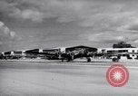 Standbild B-17BS der USA 19 Bombardierung Gruppe Ankunft in Hawaii Honolulu Hawaii USA, 1941, aus Sekunde 13 historischem Filmmaterial Videoclip 65675031872