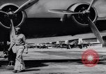 Standbild B-17BS der USA 19 Bombardierung Gruppe Ankunft in Hawaii Honolulu Hawaii USA, 1941, aus Sekunde 21 historischem Filmmaterial Videoclip 65675031872