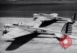 Standbild B-17BS der USA 19 Bombardierung Gruppe Ankunft in Hawaii Honolulu Hawaii USA, 1941, aus Sekunde 23 historischem Filmmaterial Videoclip 65675031872