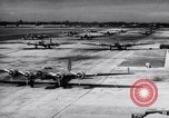 Standbild B-17BS der USA 19 Bombardierung Gruppe Ankunft in Hawaii Honolulu Hawaii USA, 1941, aus Sekunde 27 historischem Filmmaterial Videoclip 65675031872