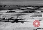 Standbild B-17BS der USA 19 Bombardierung Gruppe Ankunft in Hawaii Honolulu Hawaii USA, 1941, aus Sekunde 29 historischem Filmmaterial Videoclip 65675031872
