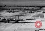 Standbild B-17BS der USA 19 Bombardierung Gruppe Ankunft in Hawaii Honolulu Hawaii USA, 1941, aus Sekunde 30 historischem Filmmaterial Videoclip 65675031872