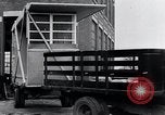 Image construction de maisons United States USA, 1941, de la seconde 3 séquences d'archives historiques vidéo 65675031937