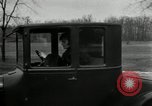Image Instructions sur la conduite d'une Ford modèle T United States USA, 1922, de la seconde 7 séquences d'archives historiques vidéo 65675031974