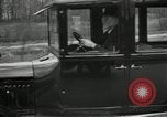 Image Instructions sur la conduite d'une Ford modèle T United States USA, 1922, de la seconde 17 séquences d'archives historiques vidéo 65675031974