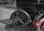 Image Instructions sur la conduite d'une Ford modèle T United States USA, 1922, de la seconde 32 séquences d'archives historiques vidéo 65675031974