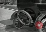 Image Instructions sur la conduite d'une Ford modèle T United States USA, 1922, de la seconde 35 séquences d'archives historiques vidéo 65675031974