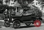 Standbild Ford Model T Auto United States USA, 1922, aus Sekunde 6 historischem Filmmaterial Videoclip 65675031977
