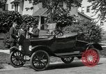 Standbild Ford Model T Auto United States USA, 1922, aus Sekunde 15 historischem Filmmaterial Videoclip 65675031977
