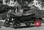 Standbild Ford Model T Auto United States USA, 1922, aus Sekunde 30 historischem Filmmaterial Videoclip 65675031977
