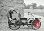 Image quadricycle Detroit Michigan USA, 1927, de la seconde 21 séquences d'archives historiques vidéo 65675032013