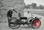Image quadricycle Detroit Michigan USA, 1927, de la seconde 26 séquences d'archives historiques vidéo 65675032013
