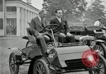 Standbild Henry Ford und Sohn Edsel Ford pose in frühen Modell Autos Dearborn Michigan USA, 1933, aus Sekunde 5 historischem Filmmaterial Videoclip 65675032016